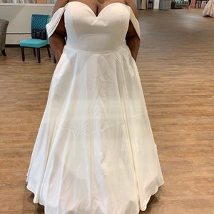 Stella York vintage satin plus-size wedding dress.